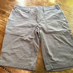 Mountain Hardwear Men's Light Gray Cargo Shorts